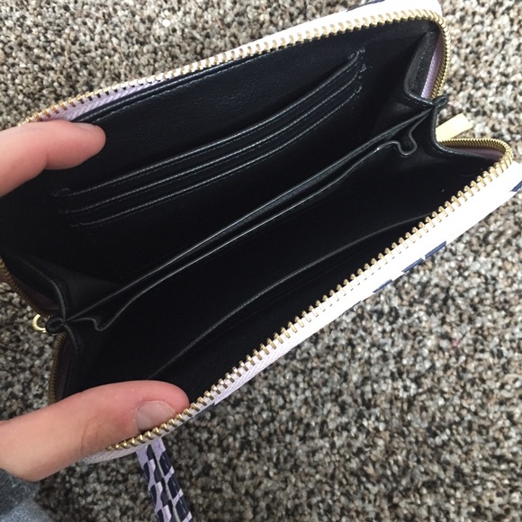 Target Wallet - Picture 2 of 2